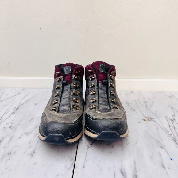 UGG Olivert Waterproof Black Leather Lace Up Boots Mens size 10 main image 12